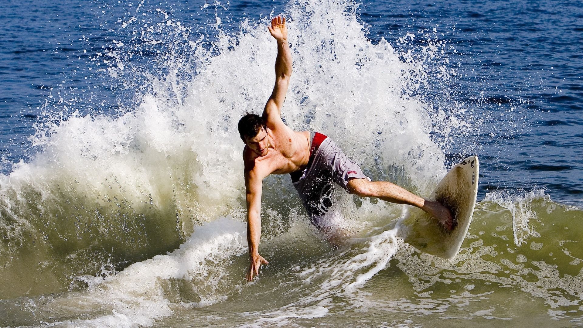 英超争冠形势四强对决，英超前四分析